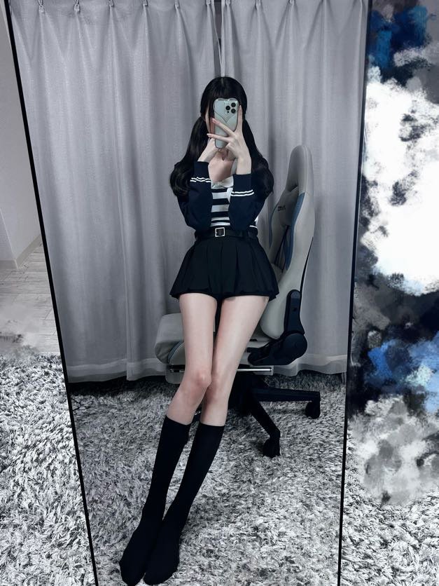 n3_dwv's tweet photo. 脚長モデル体型の自我って需要ありますか…❓🥺 https://t.co/FTVmcG2JzS