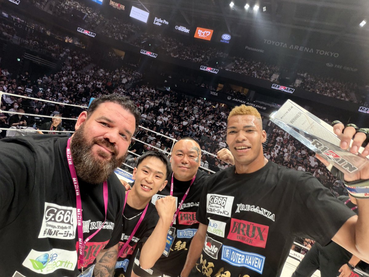 pliniocruzmma's tweet photo. Chama 🔥 In Japan 🇯🇵 King this Back! @kingedokpolo wins by 2nd Round K.O against a very hard opponent and advance to the final of the @rizin_pr  Heavyweight Grand Prix in November , the sky is the limit for this kid!

#pliniocruz #coachcruz #kingedokpolo #rizin54 #japan https://t.co/MPpNS7MzM0