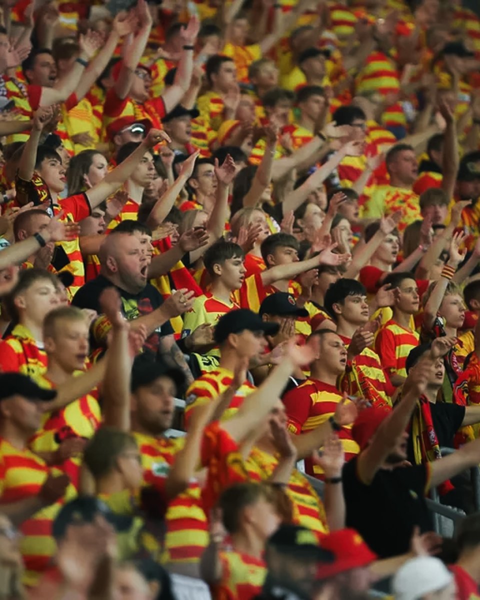 Jagiellonia1920's tweet photo. Zapraszamy do obejrzenia trzeciej części fotogalerii z niedzielnego (09.08) meczu #JAGWID (0:2) 📸. Autorem zdjęć jest @KamilSwir.

🔗 Oglądaj całość: https://t.co/RJkJjgK4oM https://t.co/RqeTLy1Ljl