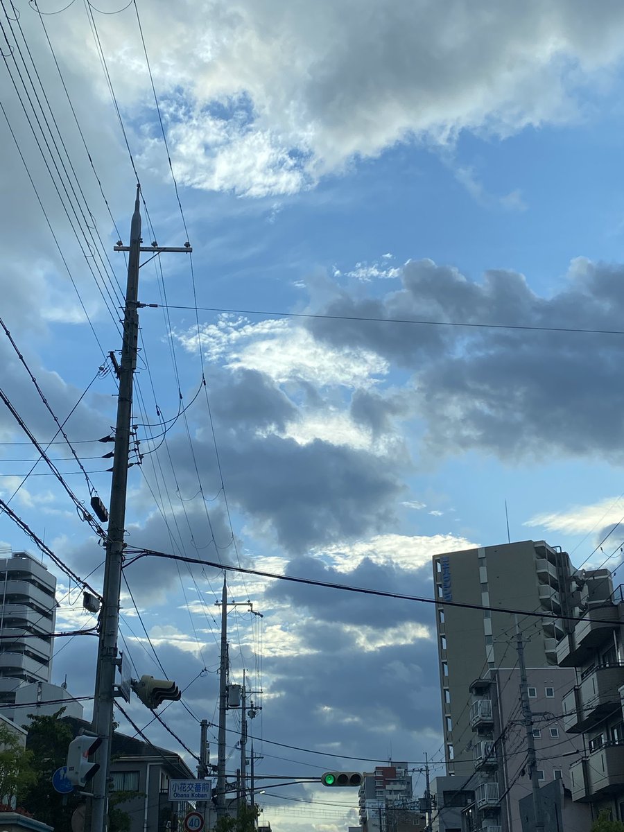ringringlily's tweet photo. 手前の雲と奥の雲

降るんか降るんか

#兵庫南東部
#イマソラ https://t.co/J44JWKCahe
