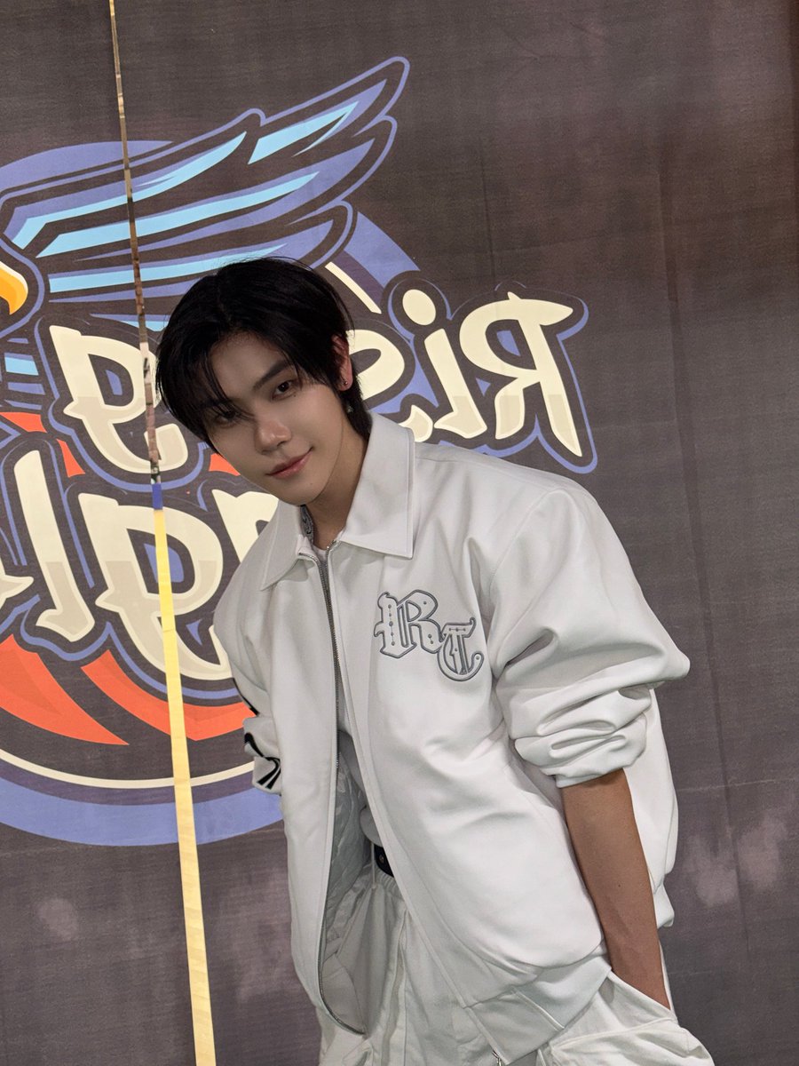 CYE_MEMBERS7's tweet photo. 보고싶다

#장여준 #JANGYEOJUN 
#CLOSEYOUREYES #클로즈유어아이즈
#CYE #클유아 https://t.co/7pAsK6e0uR