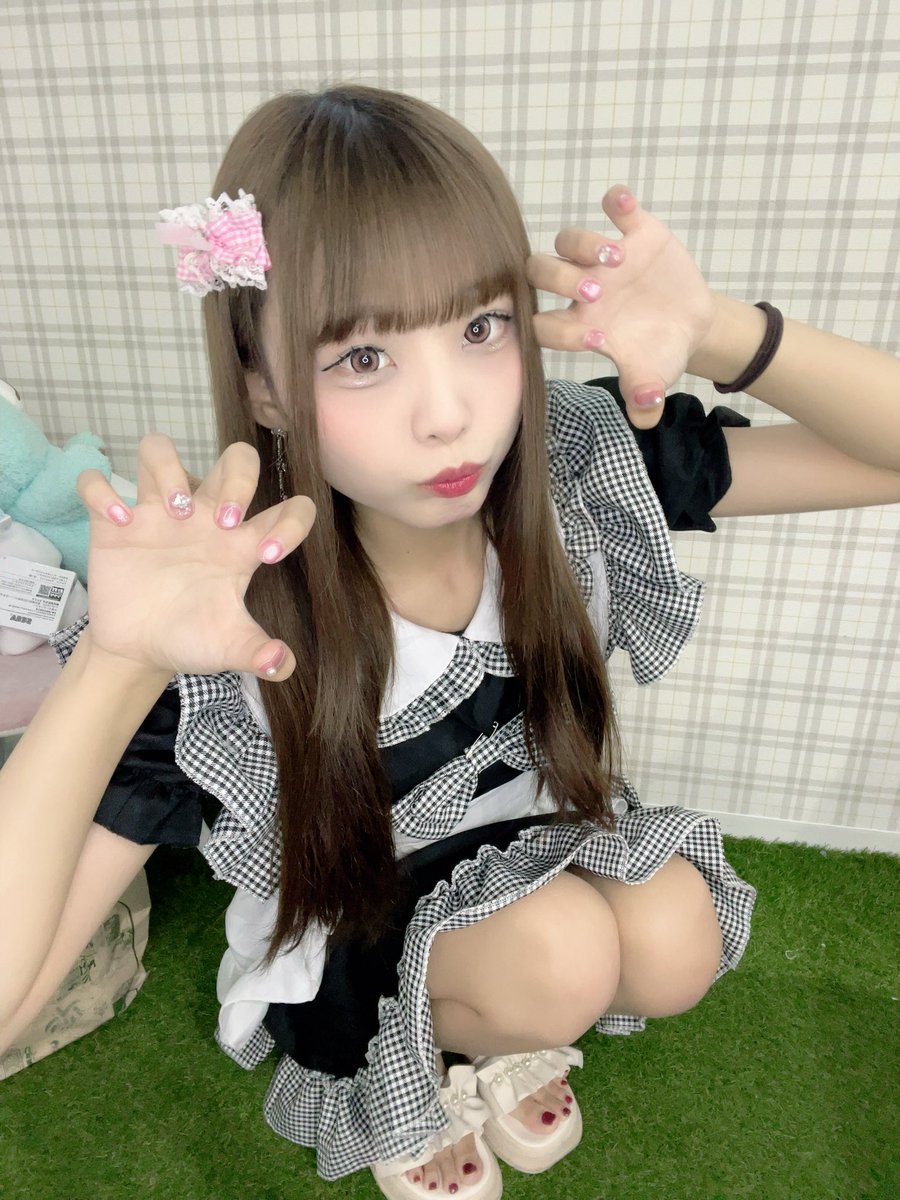 ainyan_Mep's tweet photo. おきゅいん💖️

18時～20時🎀

フリコスｲﾍﾞメイドにしてみました🖤
最近初めてネイルサロンでネイルしに
行ったんだ～🩷長めの方が可愛いと思うけど私は生活のしやすさを選んで短めネイルにしたのでち。

短い時間だけどお話できたら嬉しいです(*ˊ˘ˋ*)｡♪:*°

#MAIDenPINK https://t.co/xK31MfxKZG