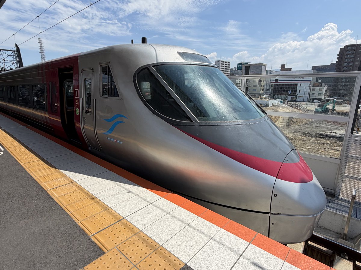 So6naewo's tweet photo. JR四国8000系L編成1次リニューアル車
#jr四国 #8000系 #しおかぜ https://t.co/0CJfecZuXy