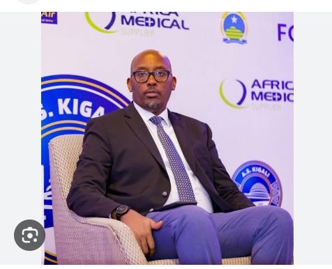 lionwife12's tweet photo. Amafaranga yarigiswaga uraje uyahaye abanyamuryango, football uyigize business buri wese yungukiramo, abanyamuryango Bose ubafashe kimwe, uciye ubusumbane😔

Football y'inyarugenge ni hamwe muhariribwa agatubutse, Fabu bye bye ntako utari wagize😔😔😔😔 https://t.co/7iH91Gdj8O