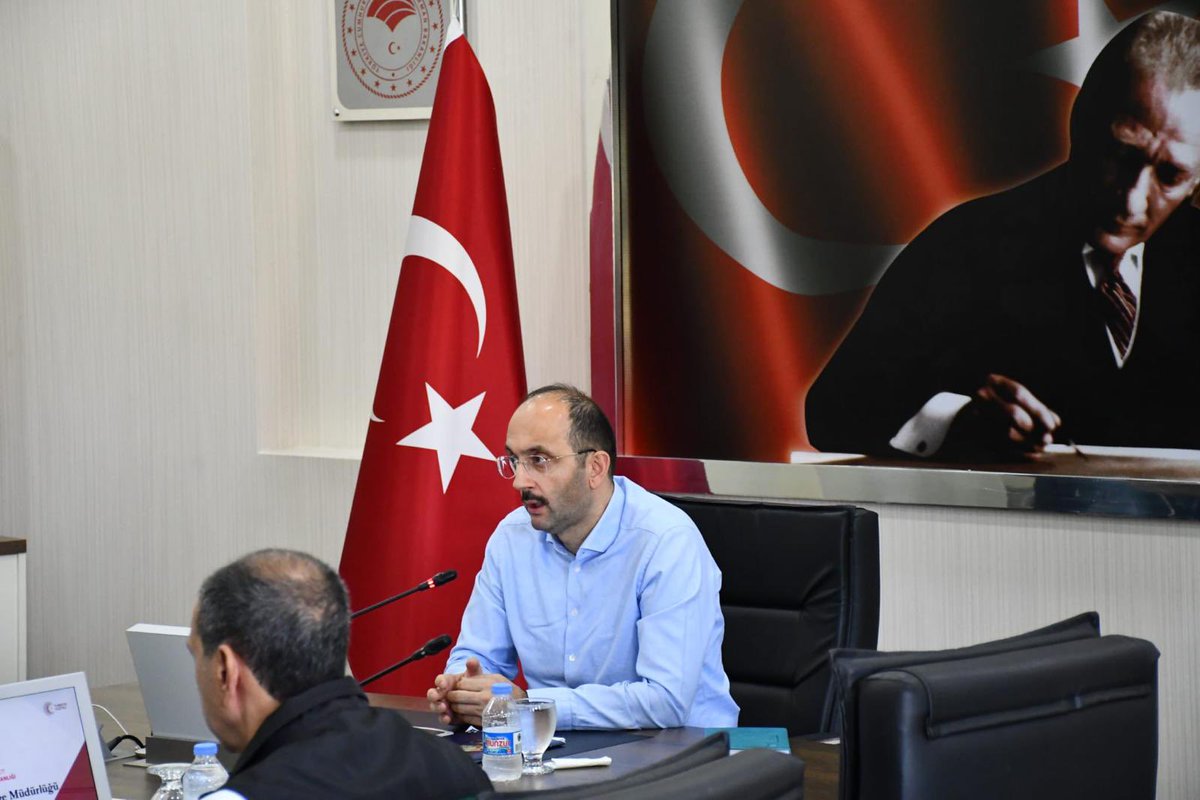 mehmetakifbalta's tweet photo. Tarihiyle, kültürüyle ve bereketli topraklarıyla medeniyetimizin kadim şehirlerinden Diyarbakır’dayız.

Bölge Müdürlüğümüzü ziyaret ederek gerçekleştirdiğimiz toplantıda; görev sahamızda tamamlanan, devam eden ve planlanan yatırımlarımızı kapsamlı şekilde değerlendirdik.

Diyarbakır’ın yarınlarına değer katacak, toprağı suyla ve üretimi bereketle buluşturacak yatırımlarımızı kararlıl��kla sürdüreceğiz.

💧🌾