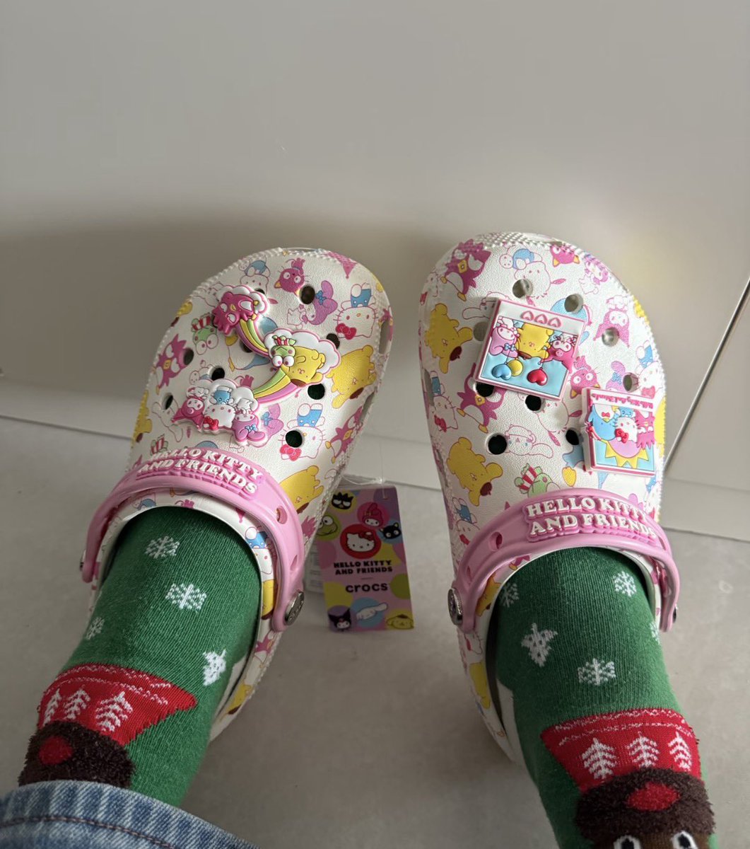 Wanawannn's tweet photo. Hello Kitty and Friends Pastel Classic Clog🎀🫧👀

ใครรอรุ่นนี้อยู่เอฟด่วนๆ ลด 30% แบบเริ่ดๆ ทาสรักซานริโอ้ห้ามพลาด🏷️ ราคา 2,290.- บาทส่งฟรี (มัดจำได้ 50%) มีไซส์ 250/260/265/270 น้า🥹🌸 https://t.co/U3Af82nPNQ