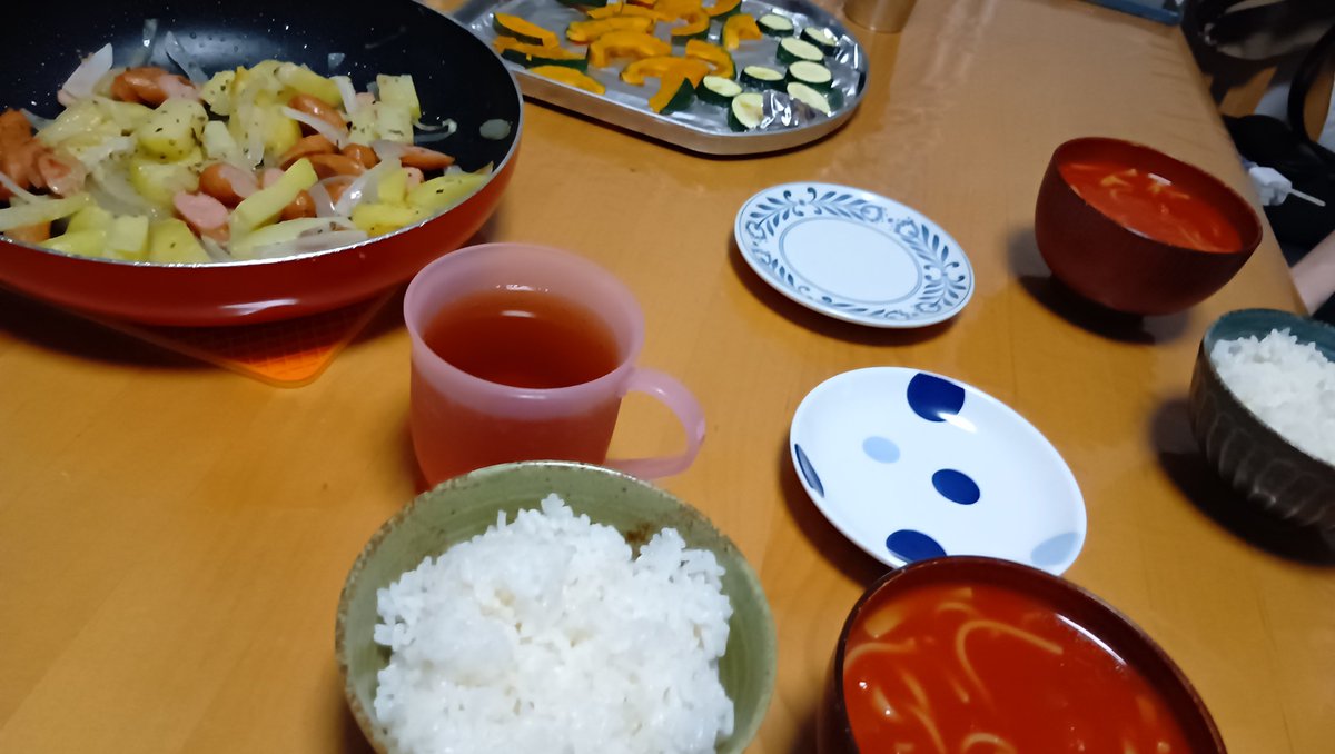 sinpaisyouda's tweet photo. 夕食
ジャーマンポテト
焼き野菜
トマトスープ https://t.co/E4CwoQtGQC