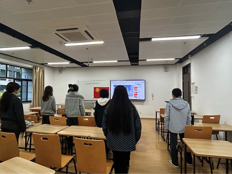 BellJayda55bell's tweet photo. Join our campus English Debate Club this Wed 6PM! Sharpen your speaking skills, meet new friends u0026 voice your ideas. DM to sign up! https://t.co/rfKHavMSyE