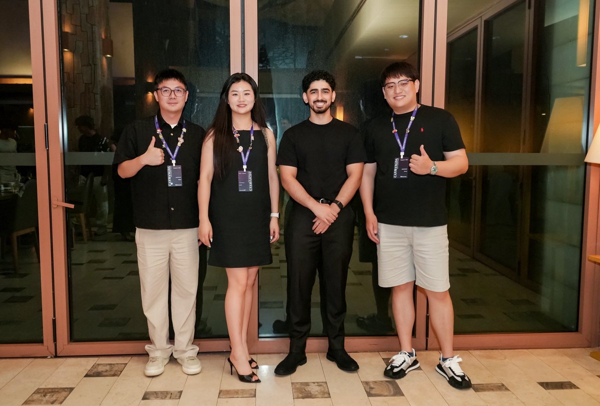 AlaiaLee27's tweet photo. To all my dear friends/Customers here in Singapore 

Some flew 15 hours, some took 3 connecting flights and endured 28 hours, all for our one annual face‑to‑face meetup. 

As a China dropshipping supplier, what we do is mostly behind the scenes – packing, shipping, tracking. But your long journeys remind me that trust isn't built through screens; it's carried by people.

I'm deeply grateful. Next year, We promise faster, smoother deliveries. Let's keep moving forward together.🙌🥂

---

#Dropshipping #ChinaSupplier 
---