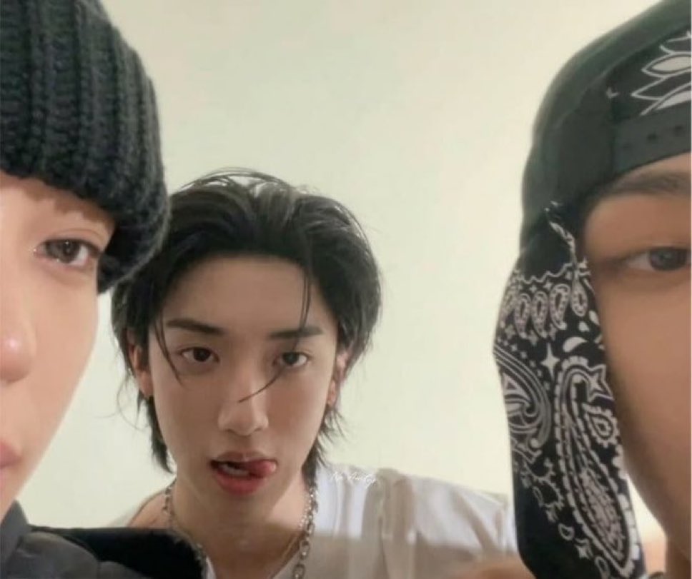 halulogy_'s tweet photo. Dear Woojin’s hairstylist, please, if you want to use the hair gel so badly, could you at least consider doing this look? 😭🙏 https://t.co/J5lxDySbFO