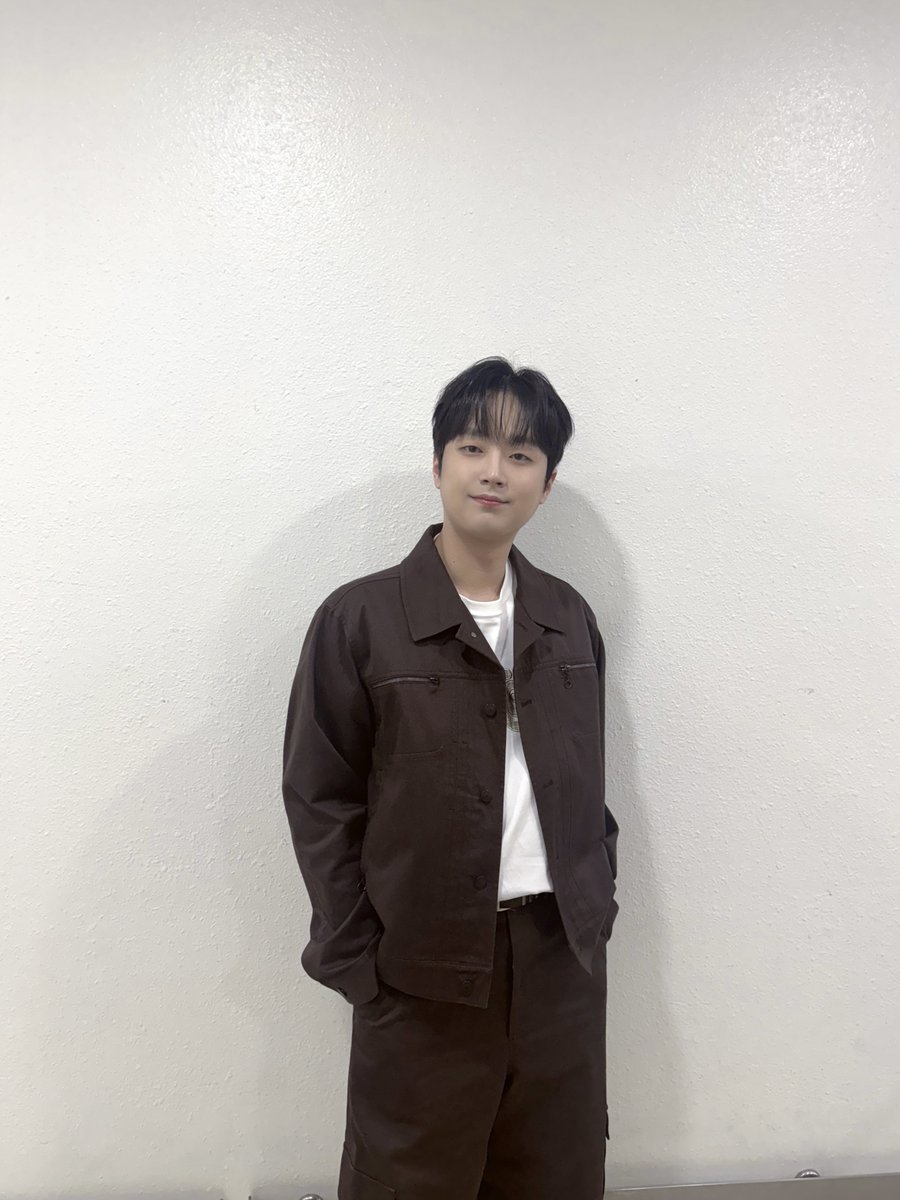 ChanWonOfficial's tweet photo. 📸 찬또그래퍼 📸

<셀럽병사의 비밀>의
찬또텔러를 만나는 날이
돌아왔습니다🙌

오늘도 찬원과 함께하실 분들은😆

모두 오후 8시 30분
KBS2에서 본방사수!📺✨

#이찬원 #LeeChanWon 
#셀럽병사의비밀 https://t.co/LhF714ubs0