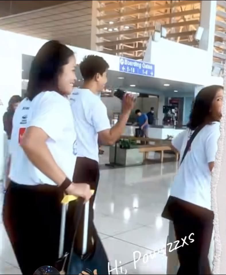 aicille73's tweet photo. Bungisngis na Jemaling 😊😊 with Pangs and Ella sa airport nung nacancel flight nila going to City of Santiago for PVL On Tour 😊✨💫 #CreamlineCoolSmashers #JemaGalanza #EllaDeJesus #pangspanaga #PVLonTour
📸 ann domingo https://t.co/1Q2R880pT0