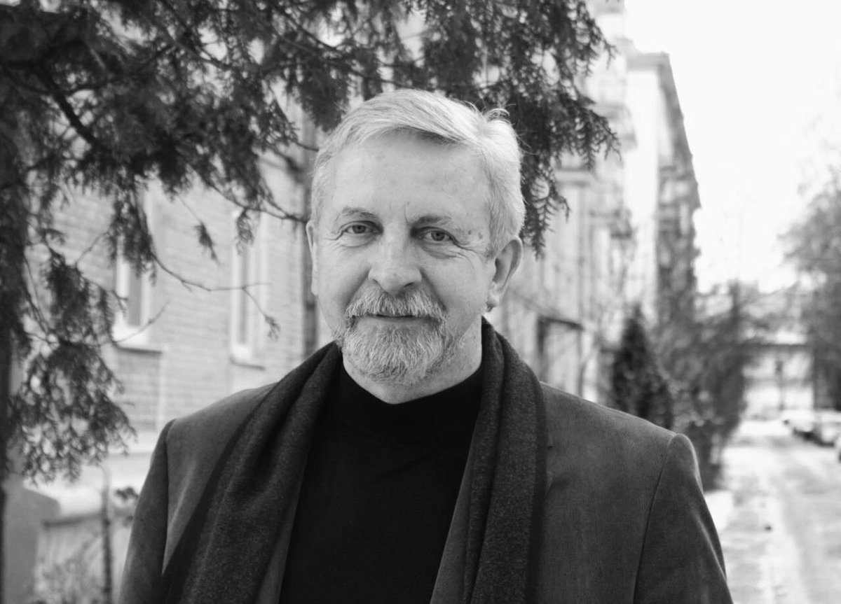 Tsihanouskaya's tweet photo. With a heavy heart, I learned of the passing of Aliaksandr Milinkevich, a prominent Belarusian pro-democratic politician and presidential candidate in the 2006 election.

A man of exceptional dignity, a kind soul and a brilliant mind, he was a true point of reference for many of us.

For me, Aliaksandr was a source of support and wisdom, whose advice I always valued deeply.

His devotion to Belarus, our language and culture, and his ability to unite and support people in the most difficult moments will remain with us.

My deepest condolences to his family, loved ones, and everyone who held Aliaksandr dear.