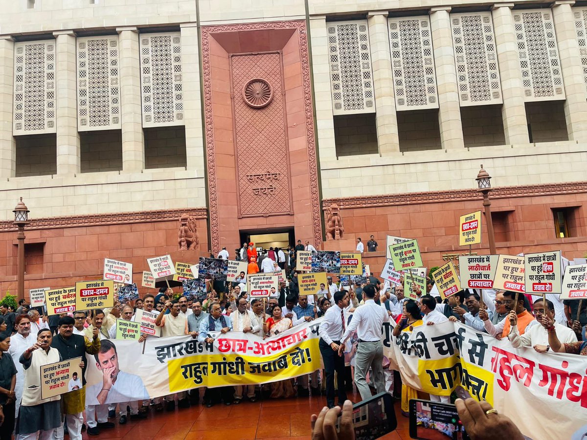 DrSudhakar_'s tweet photo. Parliament is meant to amplify the people’s voice - not silence it. 🇮🇳

Along with fellow MPs from Karnataka, we today urged Leader of Opposition Shri Rahul Gandhi at Parliament House to allow the House to function and ensure that the concerns of the people are discussed on the floor of Parliament.

The people expect answers, debates and solutions - not repeated disruptions.

Parliament is the highest democratic forum of our nation. There can and must be strong disagreement, protest and debate, but disrupting proceedings denies the people their right to have their issues heard.

As the Leader of Opposition, Shri Rahul Gandhi has a greater responsibility to ensure that Parliament functions in the larger interest of the nation.

The people elected us to Parliament not to create noise, but to raise their voice.

Let Parliament function. Let issues be debated. Let the people’s concerns be heard. 🇮🇳

Union Ministers Shri @hd_kumaraswamy and Kum. @ShobhaBJP, along with MPs Shri @PCMohanMP, Shri @Jaggesh2 and other Karnataka MPs, were present.