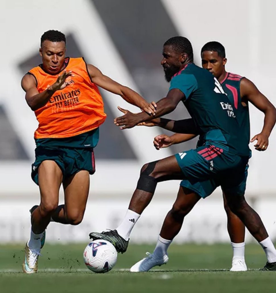 theMadridZone's tweet photo. Kylian Mbappé x Antonio Rüdiger 🌪️ https://t.co/Iqo1zXfT8Z
