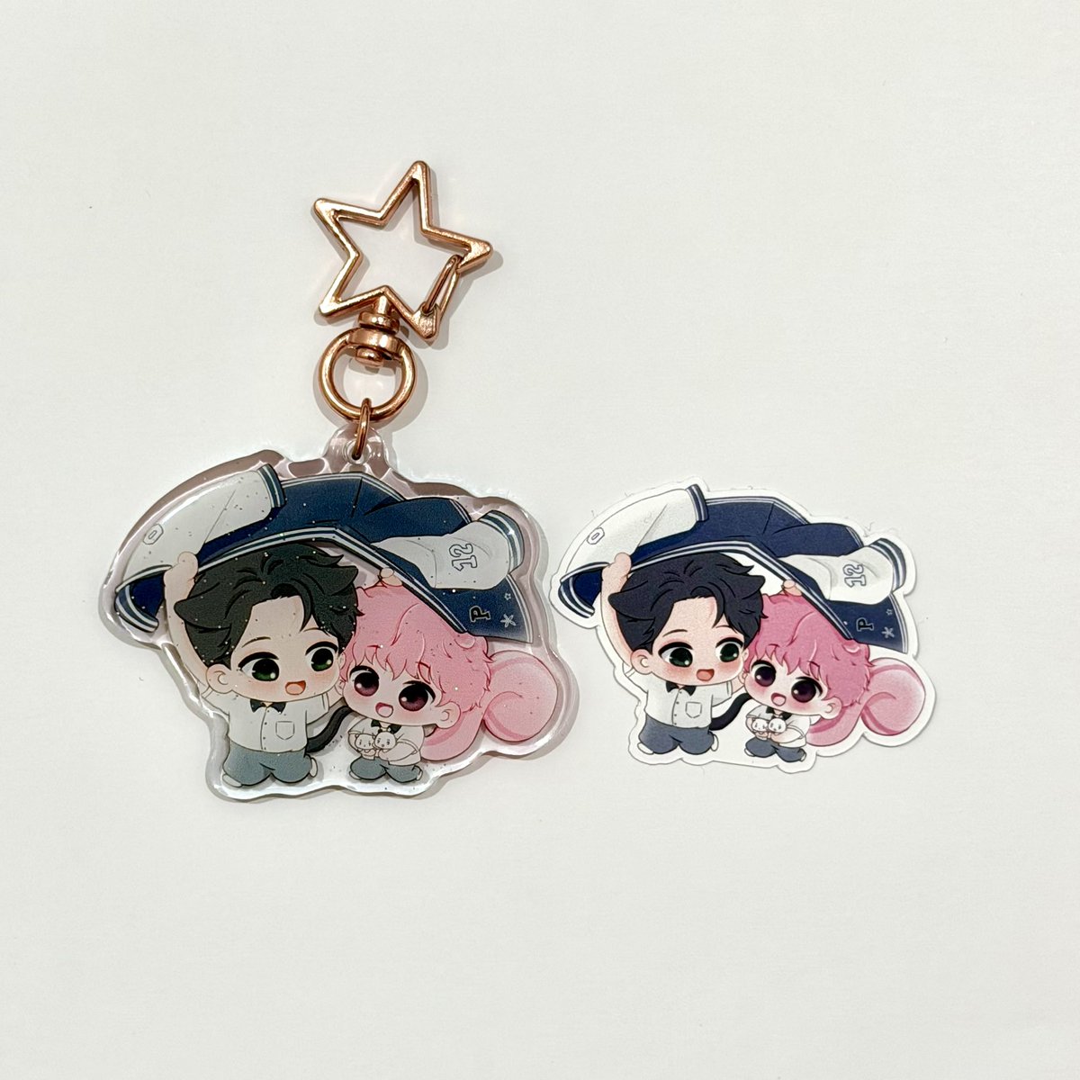 akiharukin's tweet photo. ₊˚⊹♡ FREEBIES PREVIEW ♡⊹˚₊
— 6 cm epoxy glitter keychain + sticker https://t.co/ZzUQQ2e0Q3