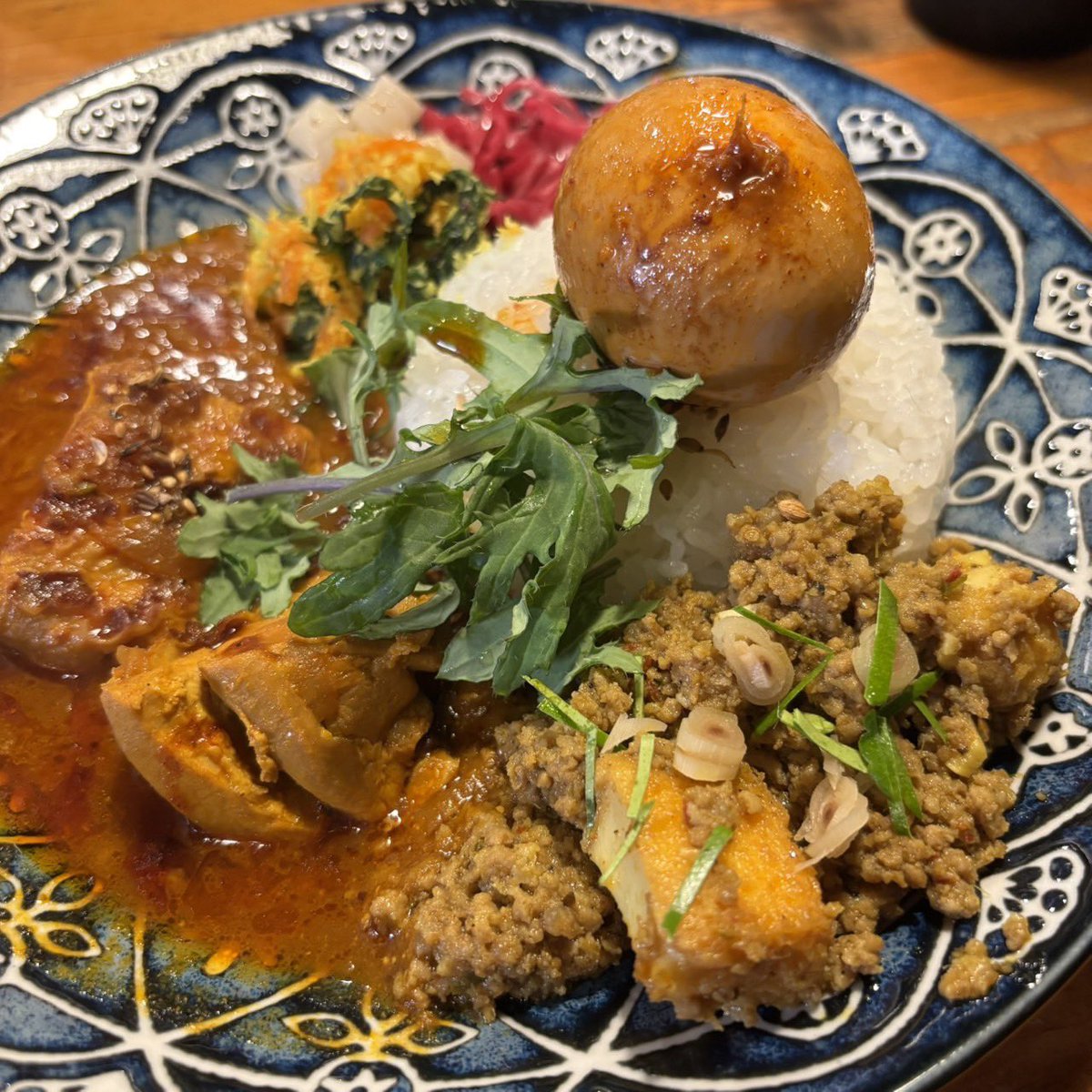 necoshokudou's tweet photo. 8/12(水)はneco食堂!今回の気まぐれカレーはタイ南部のドライカレー「クアクリン」です。辛い！ので、辛くないチキンカレーとの辛い！辛くない！のハーモニーを楽しんでください♡
11:30〜14:00のランチタイム営業です。よろしくお願いします！
#neco食堂
#高円寺ランチ
#スパイスカレー
#プリンと珈琲 https://t.co/yNne5Uke04