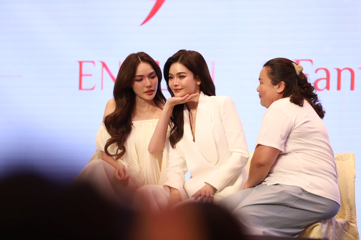 Junyaklung's tweet photo. หนูสองคนจะถ���กรักแบบนี้จากมี้เสมอ 🐶❤️🐰

#1stFanmeetENGLOTinMacau
#อิงล็อต #englot https://t.co/Q9c4bLWbyi