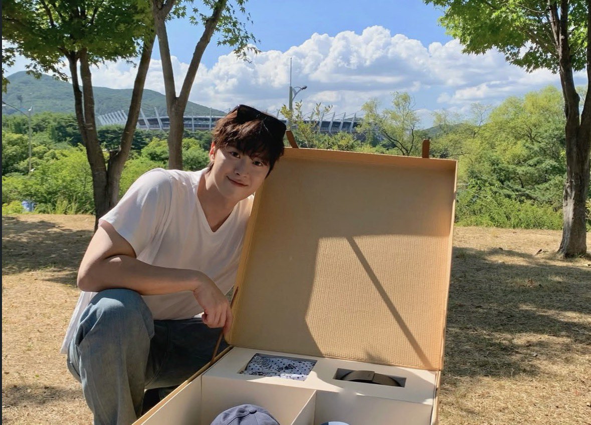 k5d2h6's tweet photo. 잠만진짜이뻐.......
여름감성묭좋아요...... https://t.co/CI2n21lWZd