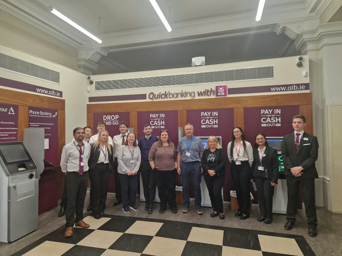 fsuireland's tweet photo. Great to see AIB Sector Committee member Roger James visiting FSU members and staff at AIB Dame Street in Dublin

Site visits are an important opportunity to catch up with members, hear about their experiences at work and make sure their voices are heard

https://t.co/KBaQhecPGC https://t.co/SSGwSa9YnV