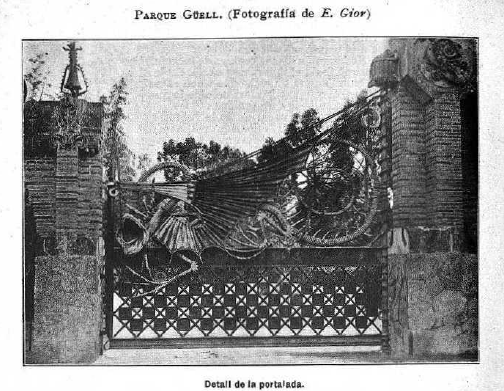 PalauGuell's tweet photo. 🏛️ Actuacions als Pavellons
🐉 Gaudí va projectar el mur de limitació, les portes d’accés i els pavellons de la porteria dels Pavellons de la Finca Güell. L’entrada principal fou decorada amb un drac que al·ludeix al jardí de les Hespèrides.

@diba @CulturaDIBA #anecddotarigaudí https://t.co/JG56N9uRGy