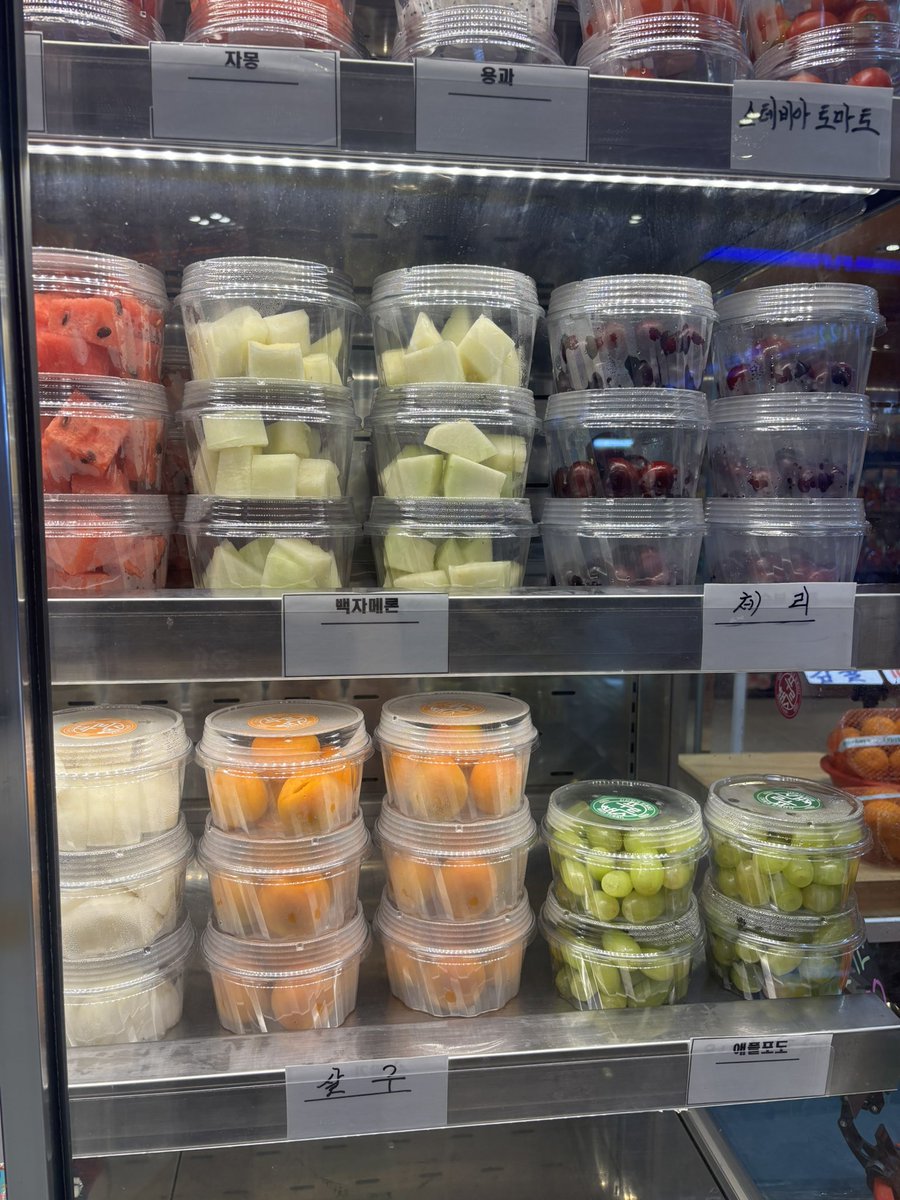 pichan_032's tweet photo. 📍FRUITHAE 江���
江南駅の12番出口の近く！！
甘くて美味しい、スーパーとかにはない高いフルーツが3パック1200円で普通に安い神✨
わたしは江南行くたびにリピしてる🥺
しっかり量あるから夜ご飯代わりにしてるദ്ദി ˃ ᵕ ˂ )

＃韓旅サポーターズ #韓旅おすすめ https://t.co/my0uf3tDJy