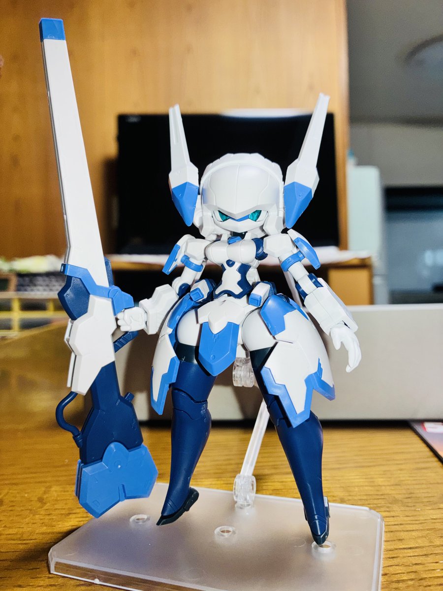 ep3_ebisimple's tweet photo. バスターメイデン素組完成_(┐「ε:)_
アンテナ部を立てるのと寝かせるので大分イメージ変わるね。
カッコ可愛いの好きだわー。
#バスターメイデン
#キャビコ https://t.co/ToAPldflJ2
