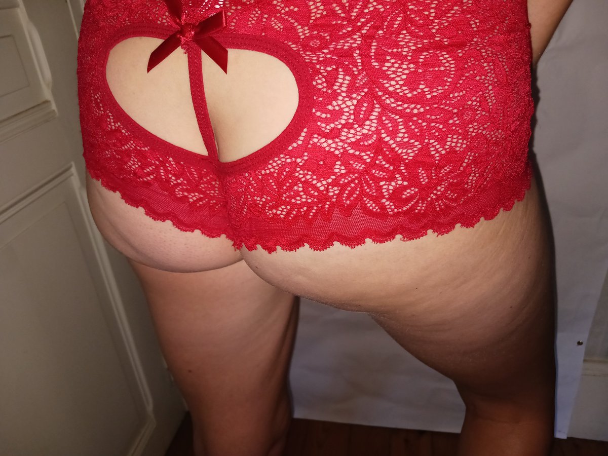 Kmille005's tweet photo. Bonjour les coquins ☺️ 
Aujourd'hui c’est mon mari @Ccoquinjk  qui devait me choisir mes sous vêtements 🫦
Vous aimez ? 🥰
Aimeriez vous m’accompagner pour faire les courses ? https://t.co/5EMfSVViqb