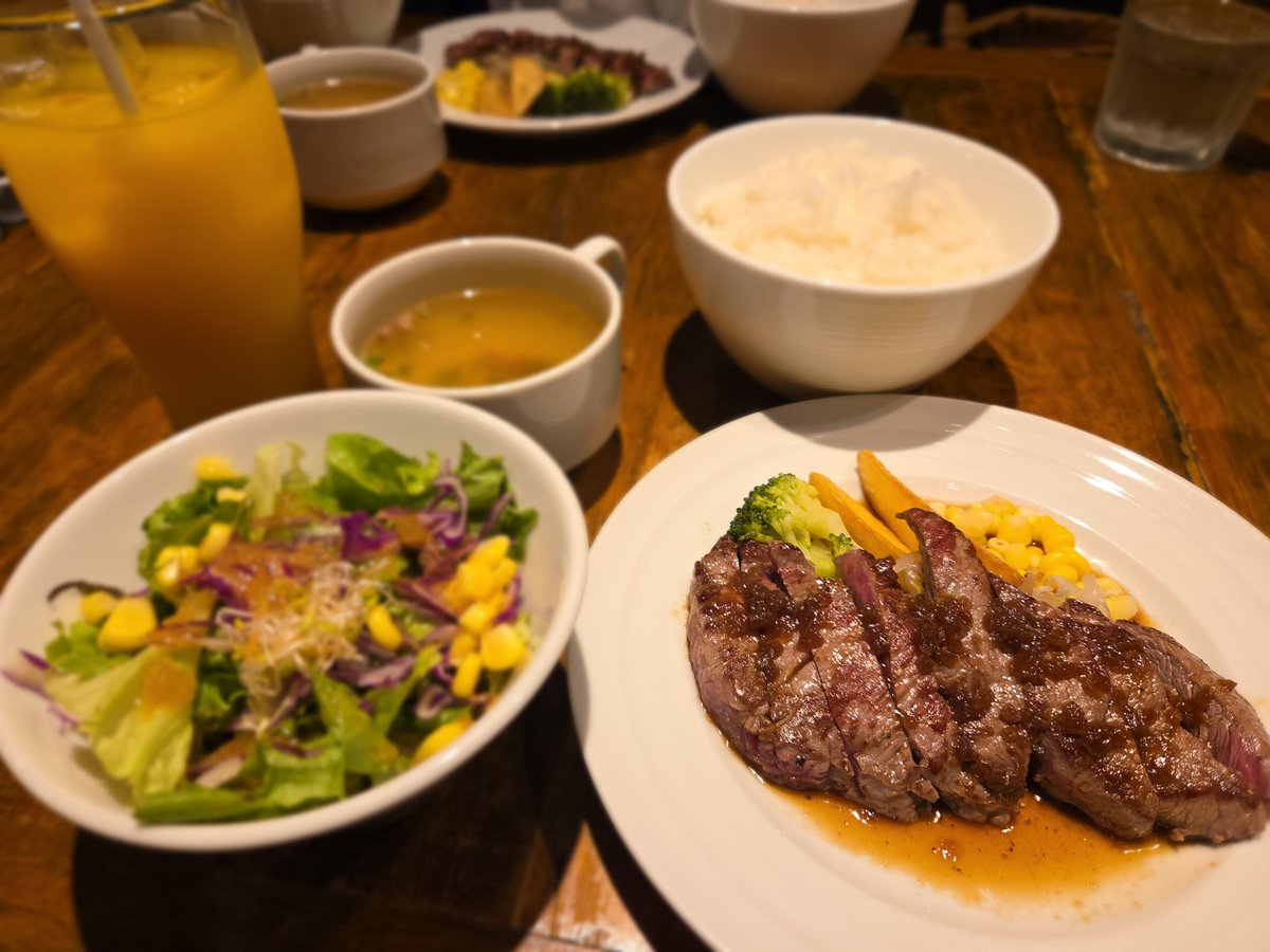 blue_axyan's tweet photo. 念願のお肉食べれてとてもはぴはぴです✌🥰
そしてたくさんお話できてめっちゃ楽しかった〜😆
ありがとうございました〜☺️🙏💖 https://t.co/2C0CB1FfaO