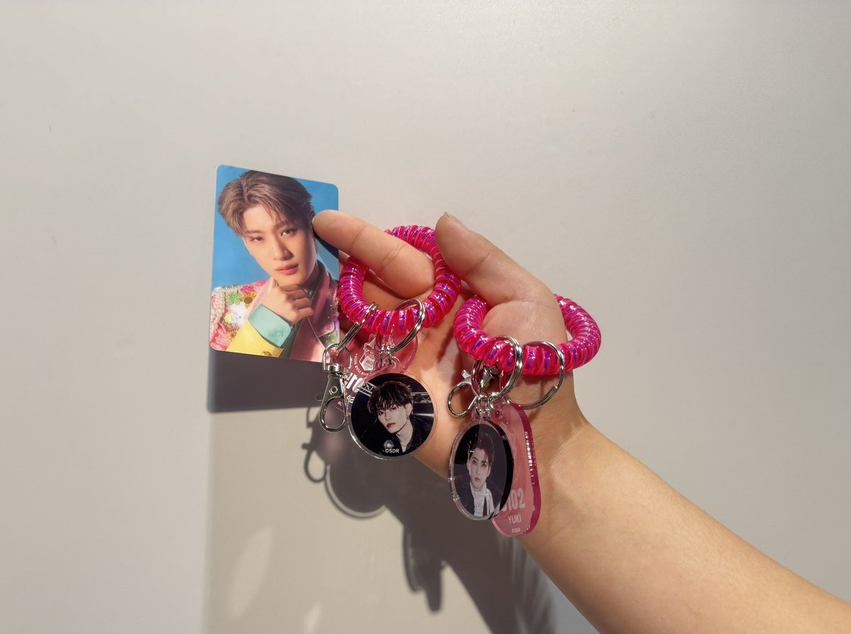 anri_lovert's tweet photo. EBiDAN THE LIVE 2026 15th Anniversary
エビライ　グッズ　交換　トレード

【譲】ロッカーキー風キーホルダー
超特急　ユーキ、マサヒロ
プラカード　Lienel リエネル 芳賀柊斗

【求】各同種　シューヤ、森田璃空

本日なんばマルイでの手渡しか、郵送での取引となります https://t.co/LL1Xb3u38D