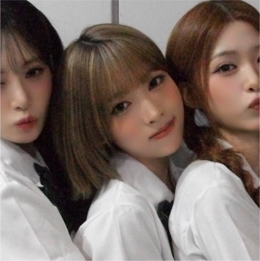 maybelikerb's tweet photo. 진짜 오밀조밀 귀엽게 생겨서 이 사진 계속 봄......... 🫪 https://t.co/sdqbqGH261