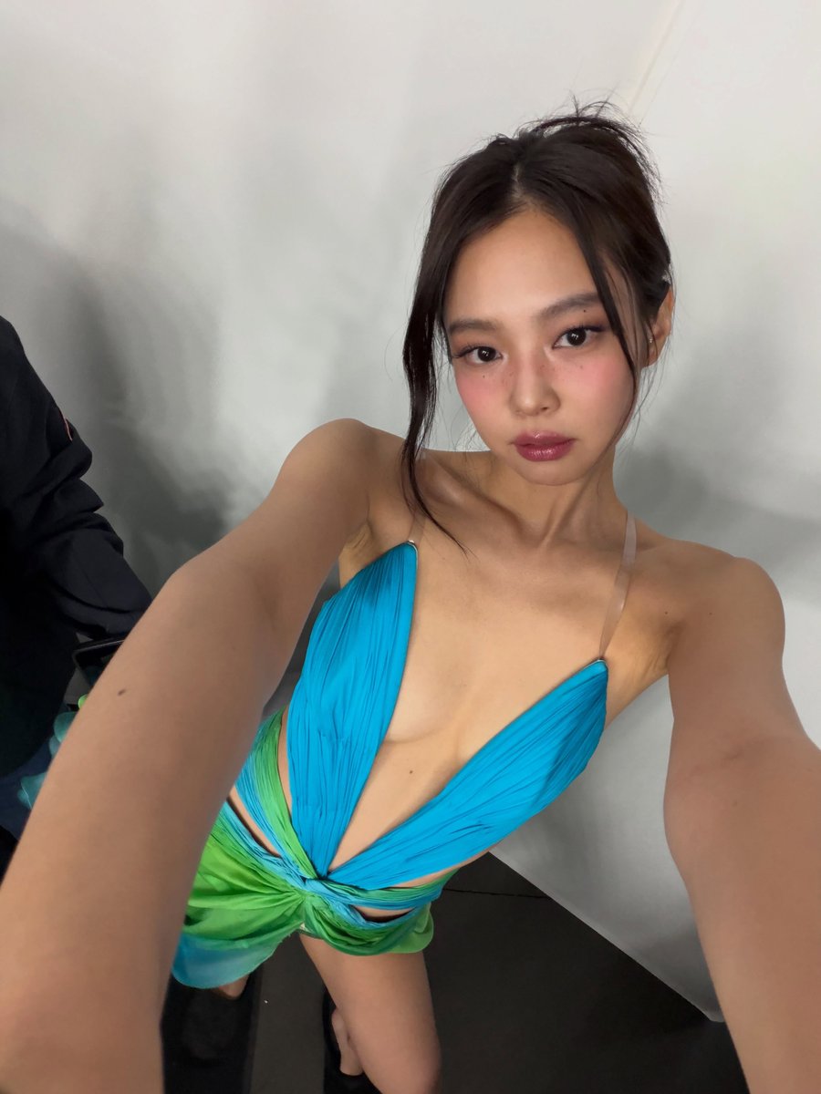 JennieDCGallery's tweet photo. 260811 #JENNIE IG Update

Cosmo Fall 2026 https://t.co/mFFIJUVGVD