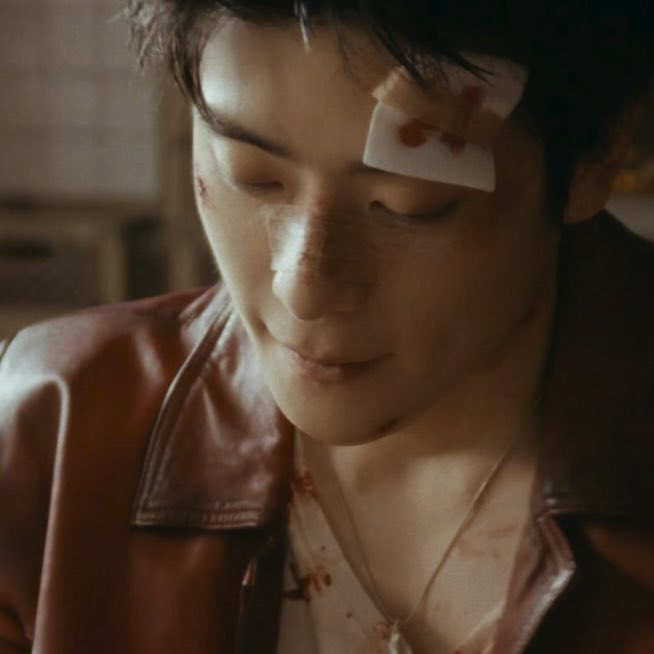 dearestyunoh's tweet photo. jaehyun’s face full of fake wounds but still serving https://t.co/ne9CbgW2Zg