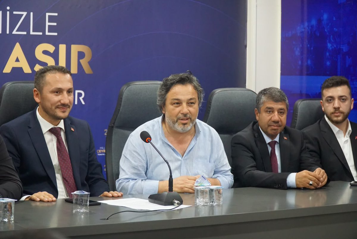 AvSulenur's tweet photo. 🇹🇷 25 YILLIK ESER VE HİZMET YOLCULUĞU

AK Parti’mizin kuruluşunun 25. yıl dönümü vesilesiyle; İl Başkanımız Hasan Şengüloğlu başkanlığında, Belediye Başkanlarımız, İlçe ve Belde Başkanlarımız ile 3 kademe teşkilatımızla birlikte basın açıklamamızı gerçekleştirdik. https://t.co/9N2XhotjKg