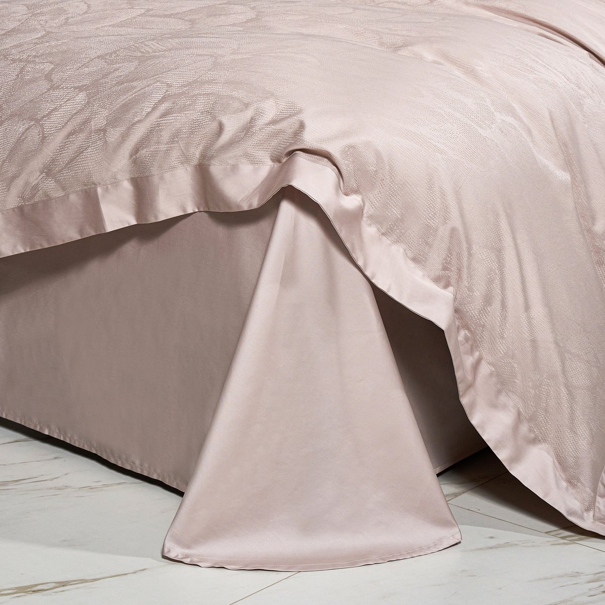 Puspring2019's tweet photo. Luxury Egyptian Long Staple Cotton Jacquard Duvet Cover Bedding Set for Hotel &amp; Wholesale Business #LuxuryBedding #HotelLinen #BeddingSupplier #WholesaleHomeTextiles #JacquardSateen #LongStapleCottonBedding #CommercialLinen https://t.co/RMbQjVkYVi