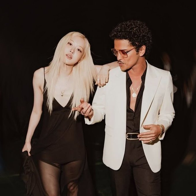 _Kpop_Stats_'s tweet photo. “APT.” by #ROSÉ &amp; Bruno Mars re-enters the top 200 on the Worldwide iTunes Song Chart at #167. https://t.co/1ELAr3r8ml