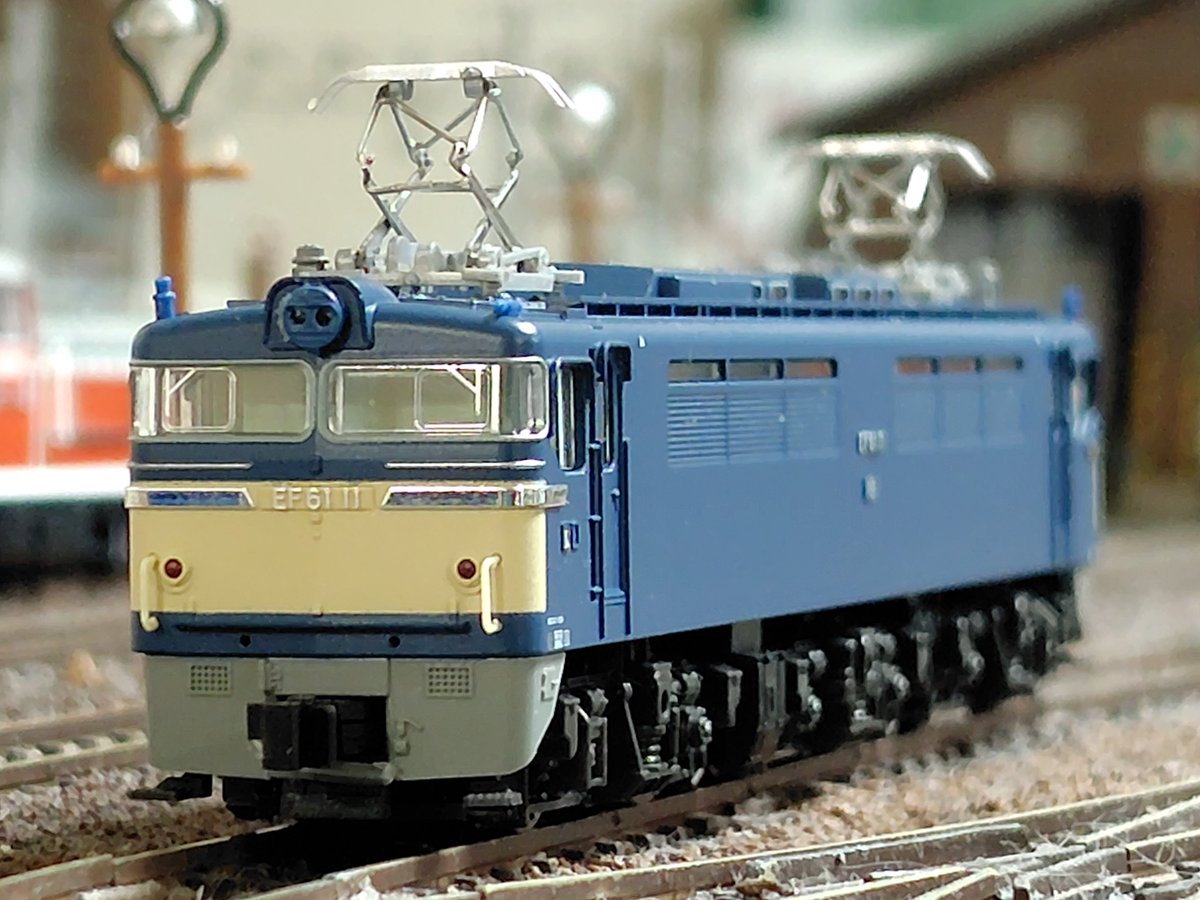 茶色の #EF61 を投稿したので、ついでに青い方も。 パンタがPS22に、前