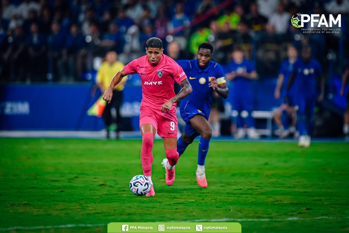 pfamalaysia's tweet photo. Rangkuman perlawanan jelajah pra-musim APAC Chelsea di Stadium Sultan Ibrahim, Iskandar Puteri menyaksikan skuad Harimau Selatan mengikat keputusan seri 3-3 ke atas Chelsea

📸 | Mohd Ezwan Mohd Salleh untuk PFA Malaysia

#PFAMalaysia
#SupportingThePlayers
#BuildingTheGame https://t.co/E7oI9NUycq
