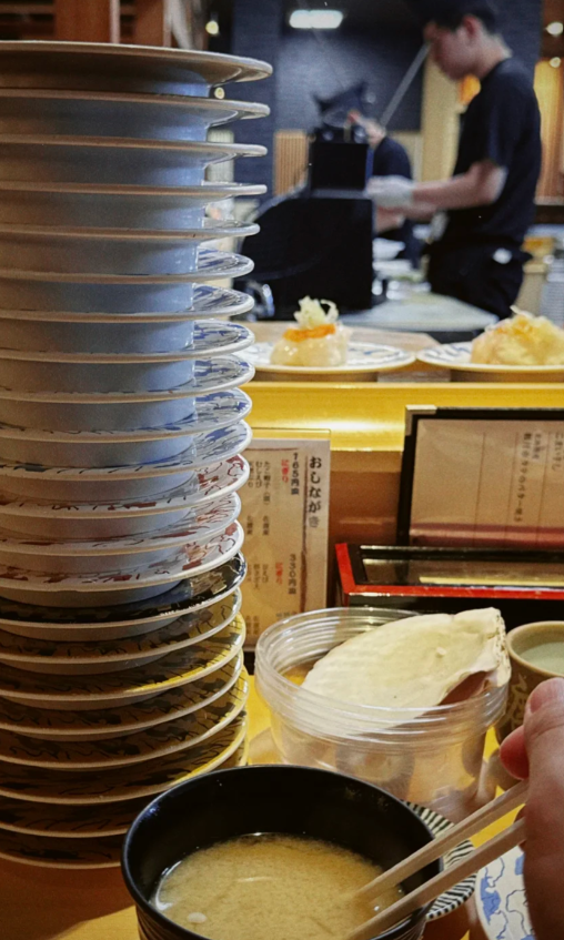 lilypurin's tweet photo. 新潟のお寿司、これは食べすぎ注意だね
ネタが新鮮だと何皿でもいけそう
今日はトレーニングのことは一旦忘れて楽しみます
美味しいもの食べるのも大事だよね https://t.co/bMC4lLhE8F