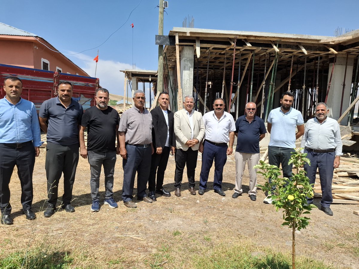 AKPartiMuradiye's tweet photo. İlçe Başkanımız Sn. @KutbettinDrmz65 ve yönetim kurulu üyeleri, İş İnsanı Maşallah HALİFEOĞLU'nun Ovapınar Mahallesinde yapmış olduğu İlkokulu ziyaret ederek yetkililerden bilgi aldılar.
@ArvasAbdulahat @Recep_ayd25 @abdulkerimince4 @AK_PartiVan https://t.co/3IxRlpEtSy