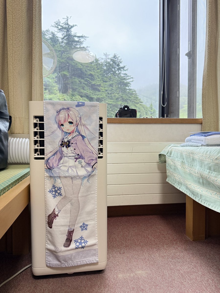 UK_yukei's tweet photo. 今日のお宿！
標高1800m、半袖だと寒い😂

お部屋は万座千斗星ちゃんコラボ部屋(セルフ)です！🍺

温泉がすごかった…
4種類の源泉を引いており、すべて酸性♨️
硫黄や硫酸塩も多く、身体に沁み入ります。
これは今まででトップクラスの泉質😭
#万座温泉 https://t.co/RwueT3j4oX