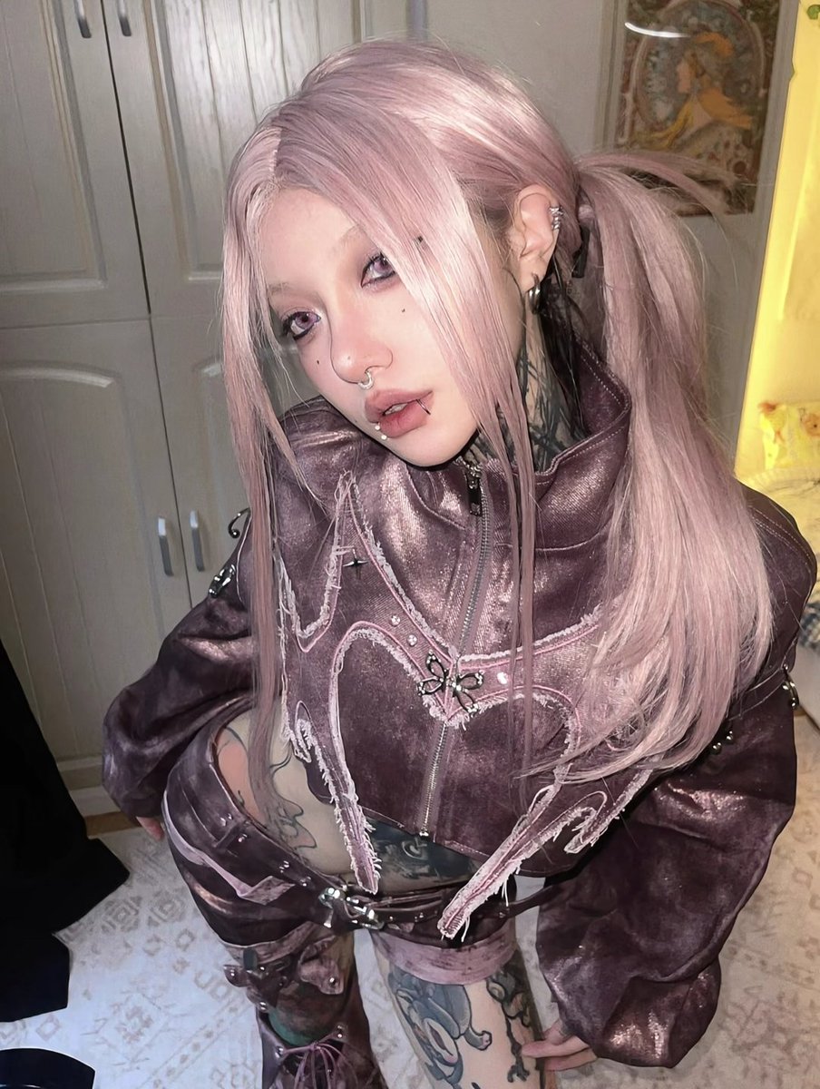 Meinazii's tweet photo. pink https://t.co/X6kqUU6uln