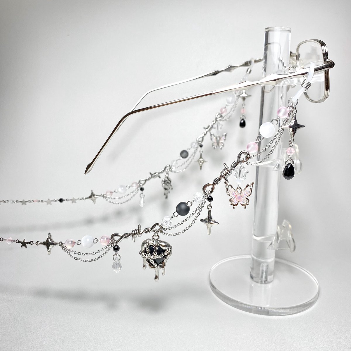 keepcold_club's tweet photo. 5ᵗʰ Glasses chain 🕶️ꕀ .*✴︎🪷

ชิ้นนี้รีเมคจากโซ่คล้องแว่นชิ้นแรกของร้าน แต่ปรับสีสัน และจี้ต่างๆตามธีมที่ลูกค้ากำหนด ให้ออกมาสวยหวาน ฟุ้งๆ เน้นผีเสื้อและความวิ้บวั้บ ออกมาน่ารักสุดๆ🤲🏻💕✨

⟡ Not for Sale ⟡ Do Not Copy ⟡ https://t.co/SlD0aQwZwK