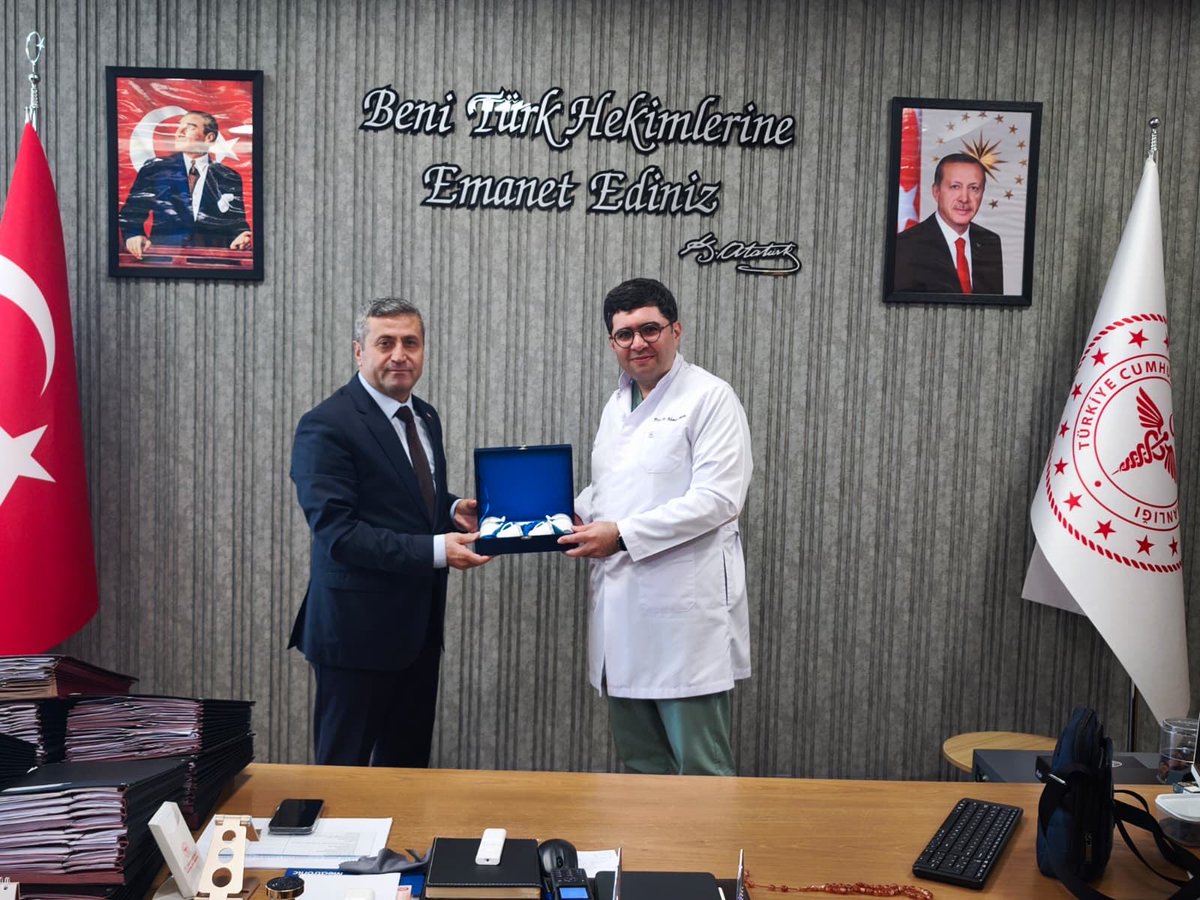 akif_sarica's tweet photo. GAZİANTEP ŞEHİR HASTANESİ BAŞHEKİMİ SAYIN; PROF DR.AHMET ULUŞAN’ZİYARETİMİZDE NEZAKET VE MİSAFİRPERVERLİĞİ İÇİN ÇOK TEŞEKKÜR EDİYORIM. https://t.co/f3cl9IxpJ3