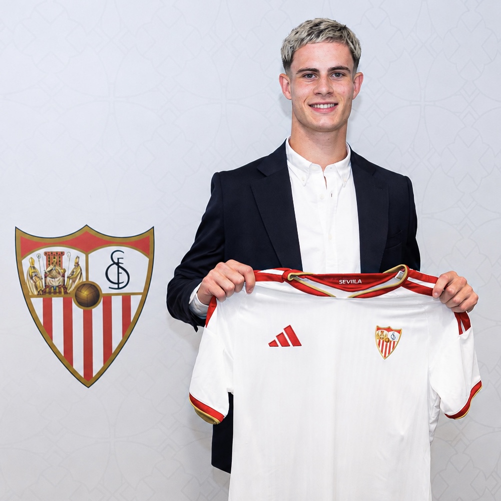 SevillaFC's tweet photo. 🏴󠁧󠁢󠁳󠁣󠁴󠁿 Robbie Ure se convertirá en el tercer jugador escocés que defienda la camiseta del Sevilla FC en competición oficial 🤍❤️ https://t.co/54MzNThAWP