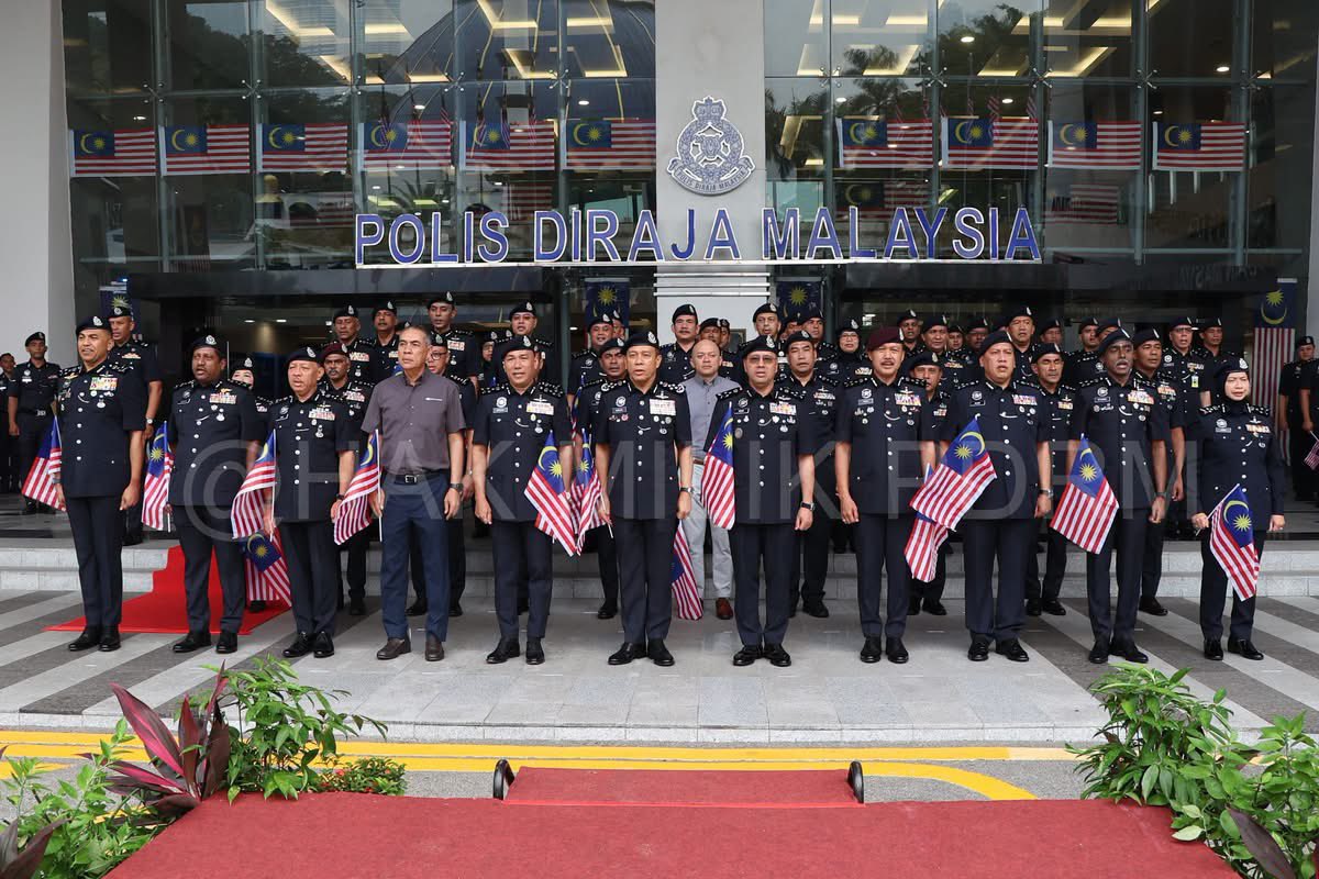 PDRMsia's tweet photo. PDRM TEGUH JUNJUNG AMANAH, PERTAHAN KEDAULATAN NEGARA SEMPENA BULAN KEBANGSAAN

Bacaan lanjut menerusi pautan berikut, https://t.co/jkBi2HZYPg

Jurugambar: Sarjan Aslam Syir Khan Fairuz Khan, L/Kpl Hafizah Hassan Sabery, L/Kpl Bryan Mustin dan L/Kpl Syed Muhammad Hafiz Syed Alwi https://t.co/KAreSoplkg