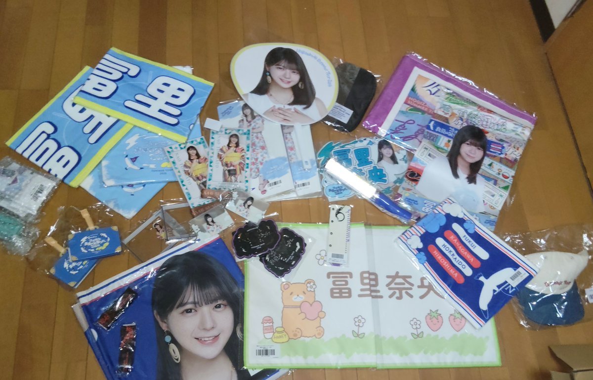 Tno_mk_mtk_fan's tweet photo. 東京公演事前販売のグッズ
届きました☺️

親からグッズは1人に絞れば？と言われ、
冨里奈央ちゃんのみを86000円分…

神宮2日目楽しみだな〜

#乃木坂46 

#冨里奈央 https://t.co/7KNW7GRtmR