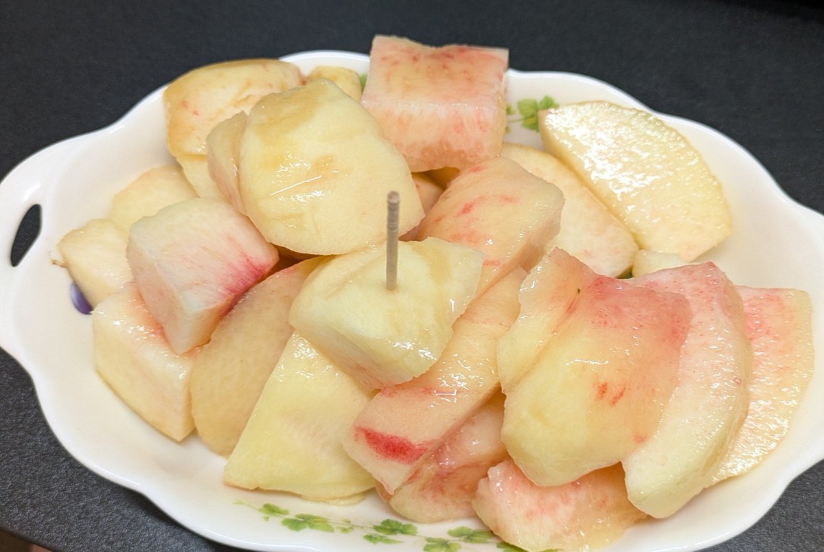 remznomusic's tweet photo. ワーイ
桃をいっぱい食べるよ https://t.co/EEYa4eUtae