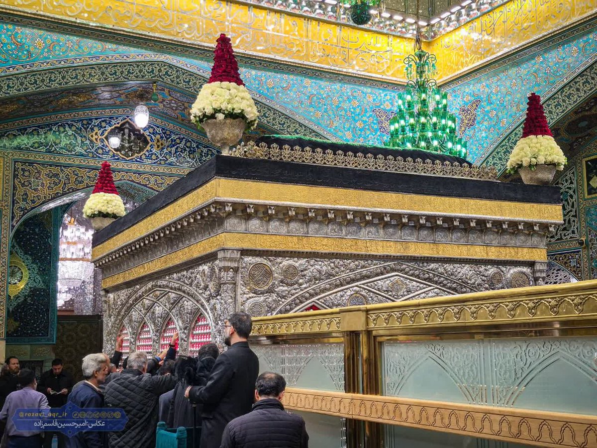 f_s6163's tweet photo. روی دیوار رواق تو قلم زد جبرییل
گفت که درد بیارید، دوا بسیار است.
#ایران_امام_رضا https://t.co/MtIwM0ownP