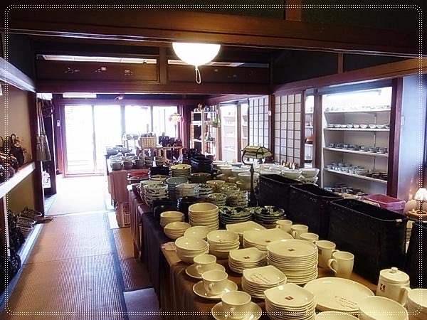 campi_bath's tweet photo. とりあえずお出かけ。
ランチは名古屋でマグロの竜田揚げ定食を。
名古屋でマグロをチョイスは珍しいかな？

その後は多治見で美濃焼を購入して、今日の宿泊地の甲府に向かう。

そして乗り換えの塩尻駅のそば屋が狭すぎw https://t.co/8WTb8vlJYc